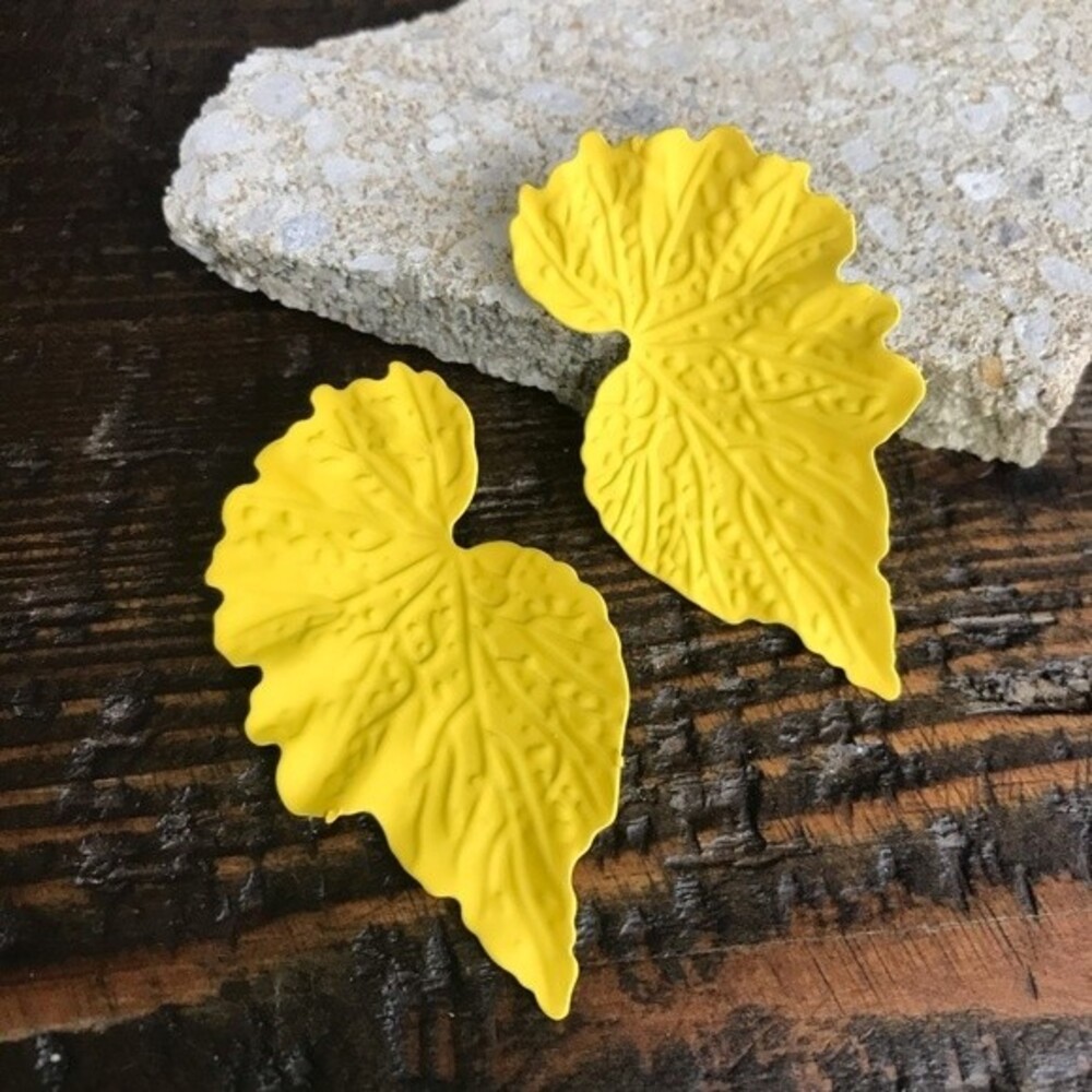 Leaf Angel Wings Stud Earrings Color Coated Yellow NEW! 007x2